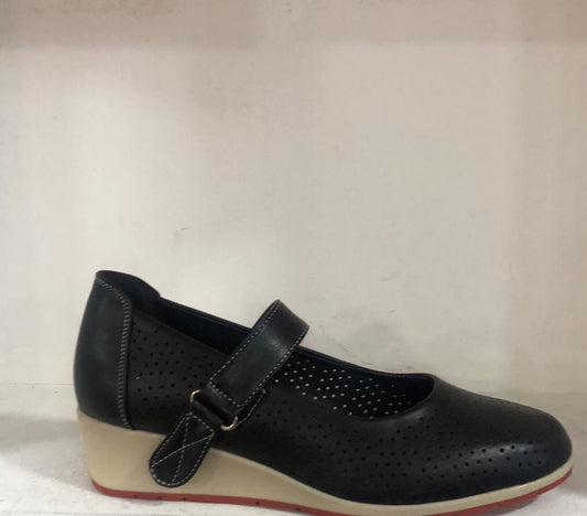 ZAPATO CON CUÑA Y BELCRO XS-609